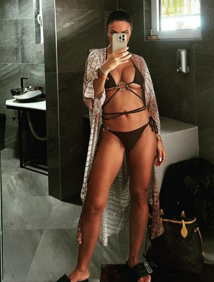 NAJBOLJE TELO NA ESTRADI Sindi Models mami uzdahe fotkma u bikiniju, istakla bujne grudi i pokrenula lavinu komentara (FOTO)