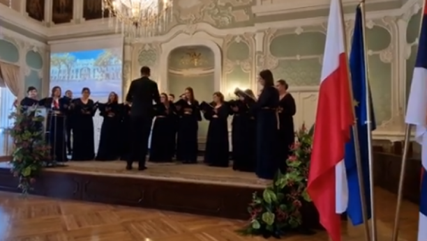 VARŠAVSKI HOR PEVAO "OJ KOSOVO, KOSOVO" Svečanost povodom otvaranja srpskog konzulata u Poljskoj