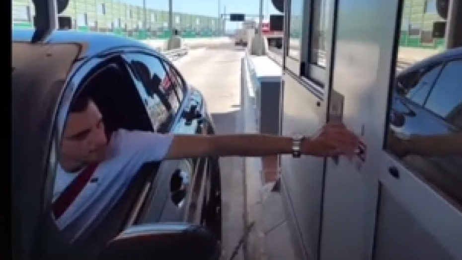 SMEHOTRES NA CRNOGORSKOM AUTO-PUTU Ne pomažu ni dugačke ruke, moraćete da manevrišete! (VIDEO)
