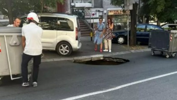 PUKLA CEV U MAKSIMA GORKOG Rupa duboka 3 metra na sred ulice (FOTO)