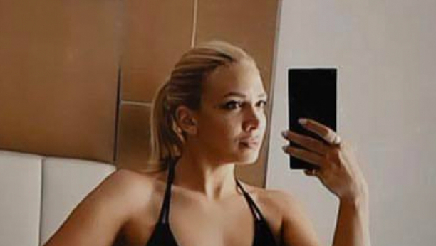 KAKO TI DOBRO STOJE OBLINE Milica Todorović zapalila društvene mreže, skinula se u bikini i pokazala koliko je zgodna