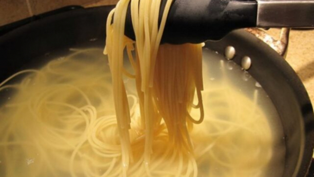 POJAVIO SE FANTASTIČAN TRIK Probajte da skuvate špagete bez vode, rezultat je sjajan, oduševićete se