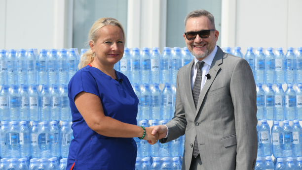 NASTAVLJA SE PODRŠKA ZDRAVSTVU Kompanija NIS donirala vodu "Jazak" bolnici u Batajnici