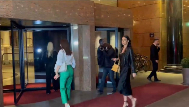 RASPAMETILA Ceca ušetala u prestonički hotel, svi gledali u njenu gu*u! (FOTO/VIDEO)