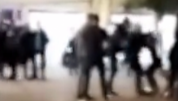 (UZNEMIRUJUĆI VIDEO) ISPLIVAO SNIMAK TUČE U NIŠU Inspektor policije brutalno prebijen!