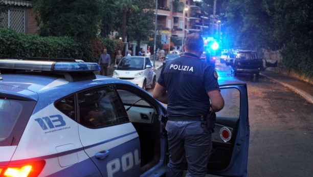 RAZORNA EKSPLOZIJA PRED GRADSKOM VEĆNICOM Policija pronašla tragove bombe velike snage, Sardinija pod opsadom