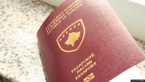 BEŽ'TE NOGE... Ljudi se masovno odriču lažnog državljanstva, ovaj pasoš nikome ne treba!