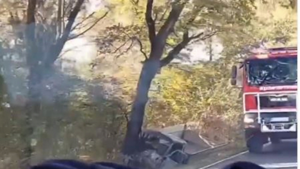 STRAVIČAN EPILOG U OBRENOVCU Vozač kamiona izgoreo u vozilu, osam vatrogasaca pokušavalo da ga spasi iz vatrene stihije!