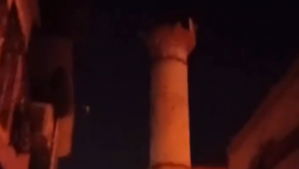 STRAVA I UŽAS U TURSKOJ Minaret sa džamije se tokom zemljotresa srušio na ljude! (VIDEO)