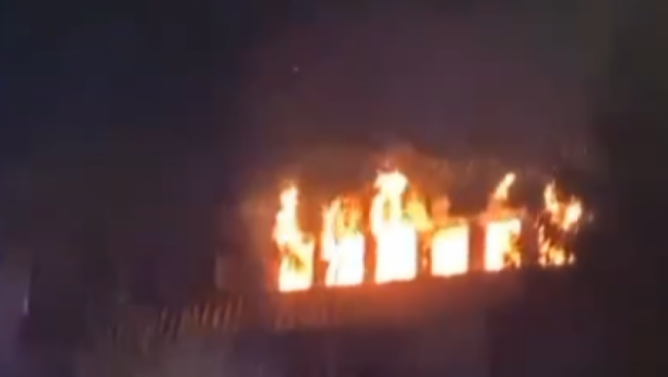 DRAMA NA NOVOM BEOGRADU Goreo restoran brze hrane, vatrogasci se satima borili sa stihijom! (VIDEO)