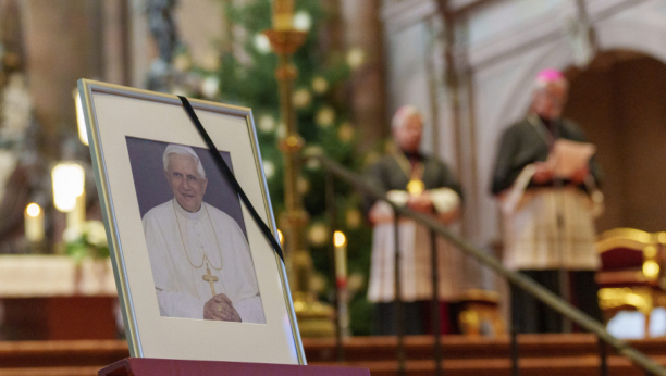Bivši papa Benedikt XVI biće sahranjen na Trgu Svetog Petra petog januara