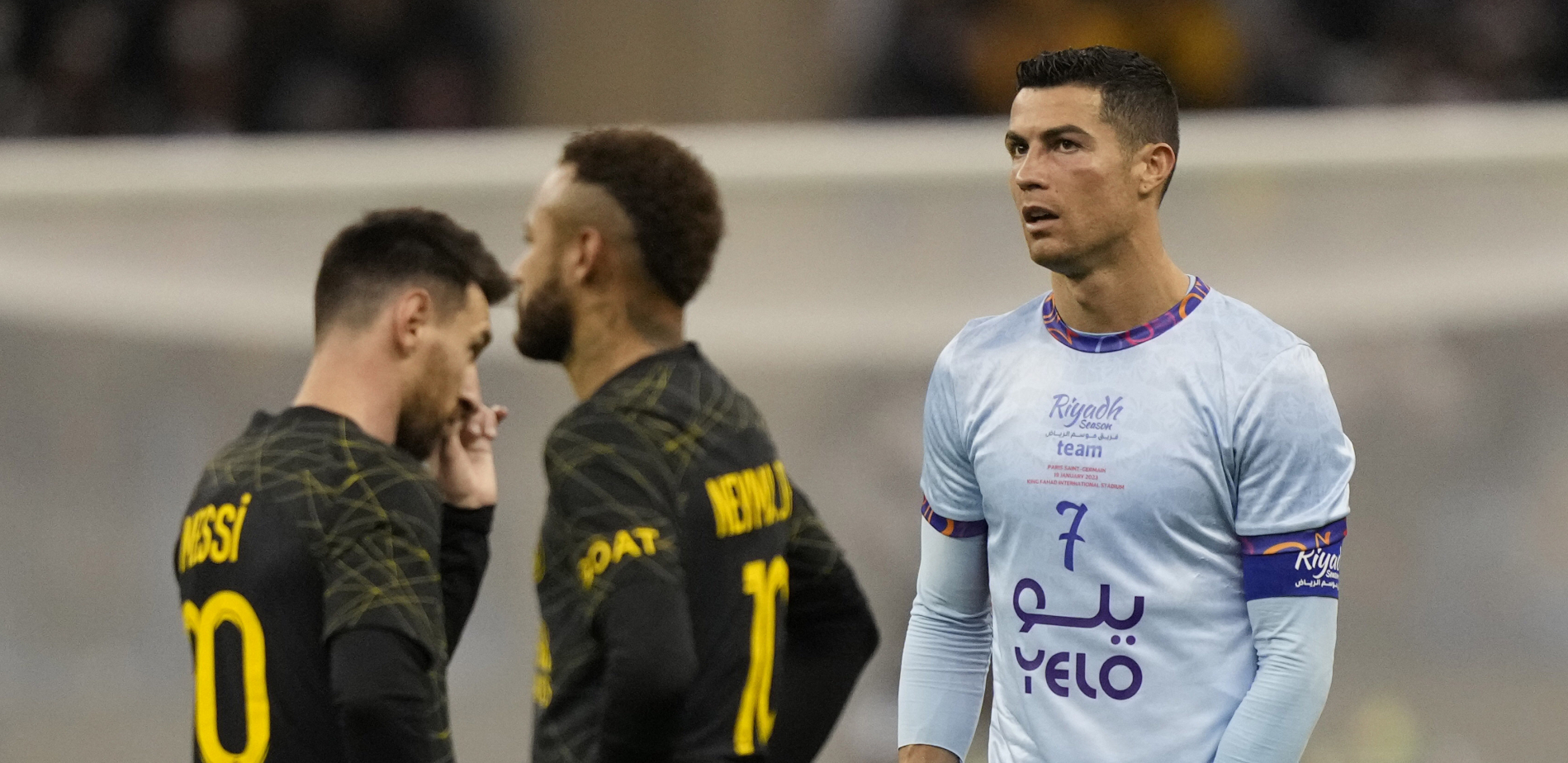 UŽAS Navijači skandirali "Mesi, Mesi", Ronaldo pobesneo i uzvratio im prostačkim gestom (VIDEO)