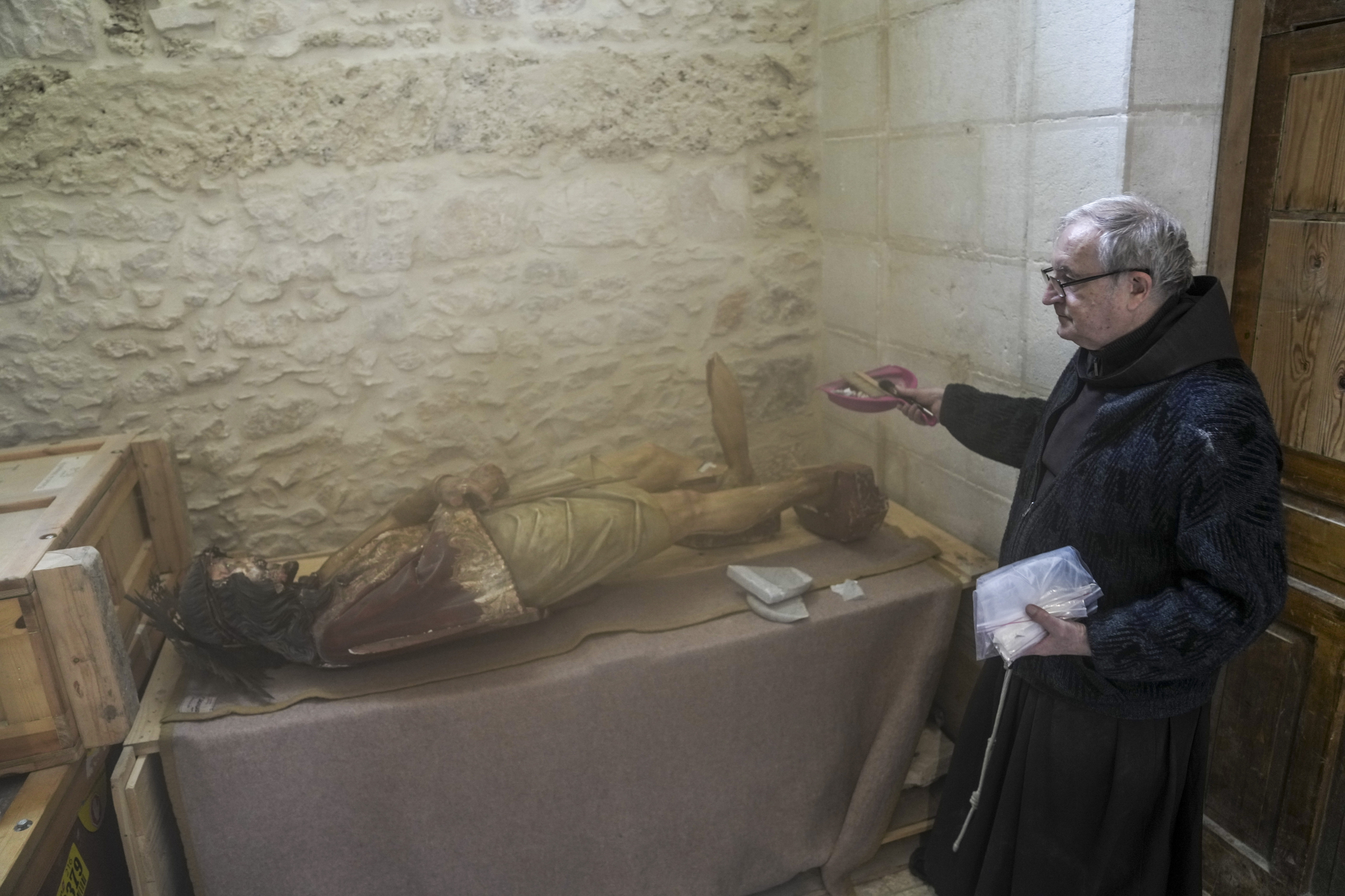 VANDALIZAM U JERUSALIMU Američki turista polomio statuu Isusa u crkvi (FOTO/VIDEO)