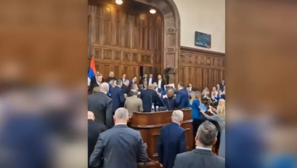 NAROD ZGROŽEN PONAŠANJEM OPOZICIJE Sram bilo opoziciju, sramota za Srbiju (VIDEO)