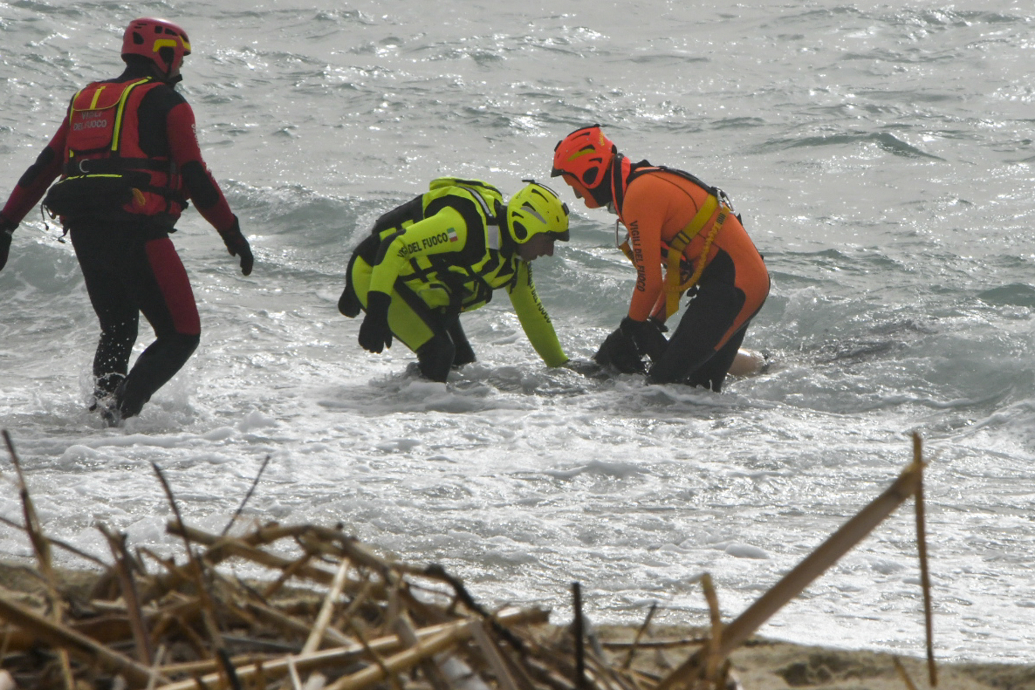 VELIKA TRAGEDIJA U ITALIJI Najmanje 27 mrtvih migranata pronađeno na plaži