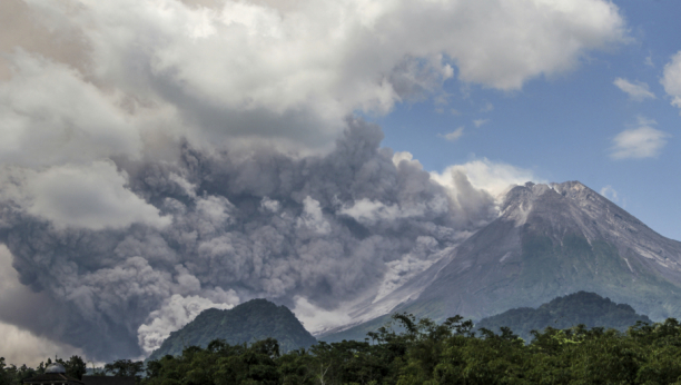 ZASTRAŠUJUĆE Aktivirao se vulkan Merapi u Indoneziji