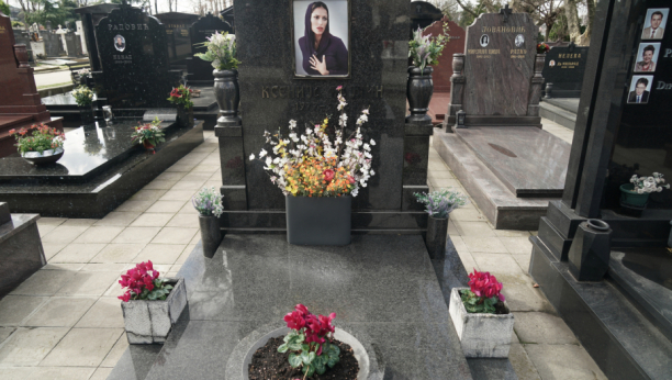 TUGA NA NOVOM GROBLJU Danas se navršava 13 godina otkako je pevačica brutalno ubijena, na Ksenijin grob nije došao niko!