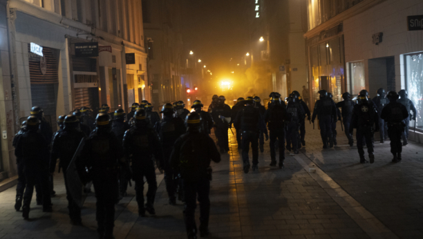 ZARAZA SE ŠIRI GRADOM! Francuska paralisana protestima, đubre i pacovi vladaju ulicama!