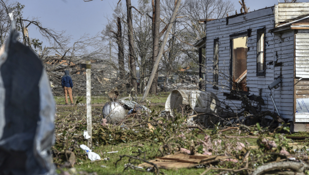 KATASTROFA U SAD Tornado odneo desetine života(FOTO)