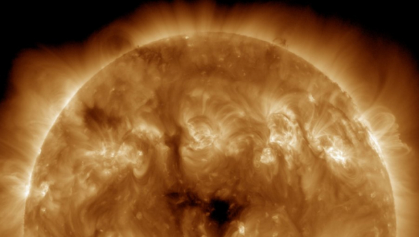 ČEKA LI NAS NEBESKI SPEKTAKL Na Suncu se pojavila divovska rupa, evo kako će se osetiti na Zemlji