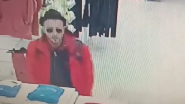 NONŠALANTNO! Sarajlija ušetao u butik i ukrao duks (VIDEO)
