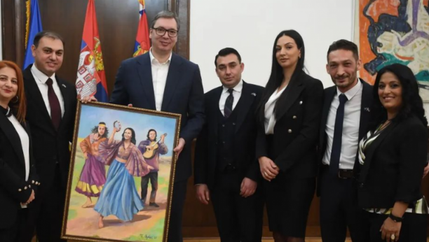 "NEĆEMO DOZVOLITI DA BILO KOJA ZAJEDNICA U SRBIJI BUDE MARGINALIZOVANA" Vučić se sastao sa predstavnicima Nacionalnog saveta romske nacionalne manjine (FOTO)