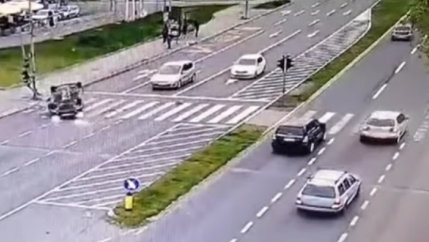ZASTRAŠUJUĆI SUDAR KOD ADE CIGANLIJE! BMW se prevrnuo i zakucao u semafor! (VIDEO)