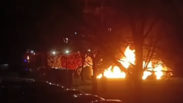 VATRA PROGUTALA AUTOMOBIL U SOMBORU Požaru prethodila jaka detonacija! (VIDEO)