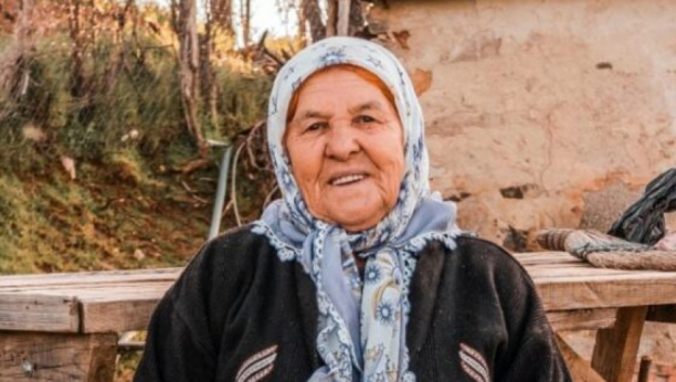 Nana mi je rekla: "Nisi prava muslimanka ako ne pomogneš teta Anđi oko Božića" zbog ove objave Srbi na nogama