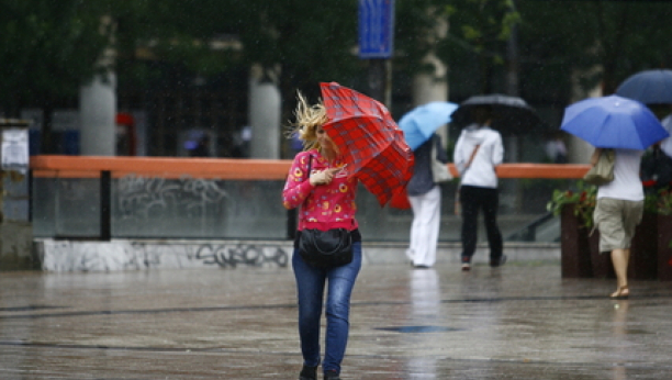 SPREMITE SE ZA GRMLJAVINSKE PLJUSKOVE Nema otopljenja do ovog datuma, ciklon donosi nevreme u Srbiju