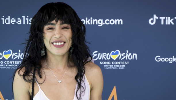 OVO MALO KO ZNA! Predstavnica Švedske na Evroviziji pokrenula neobičan trend, a ovaj njen predlog žene ne prestaju da kopiraju! (FOTO)