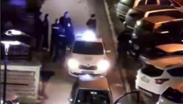 STRAVIČNO NASILJE U SMEDEREVU Mladić tukao dve devojke nasred ulice, vrištanje probudilo meštane! (VIDEO)